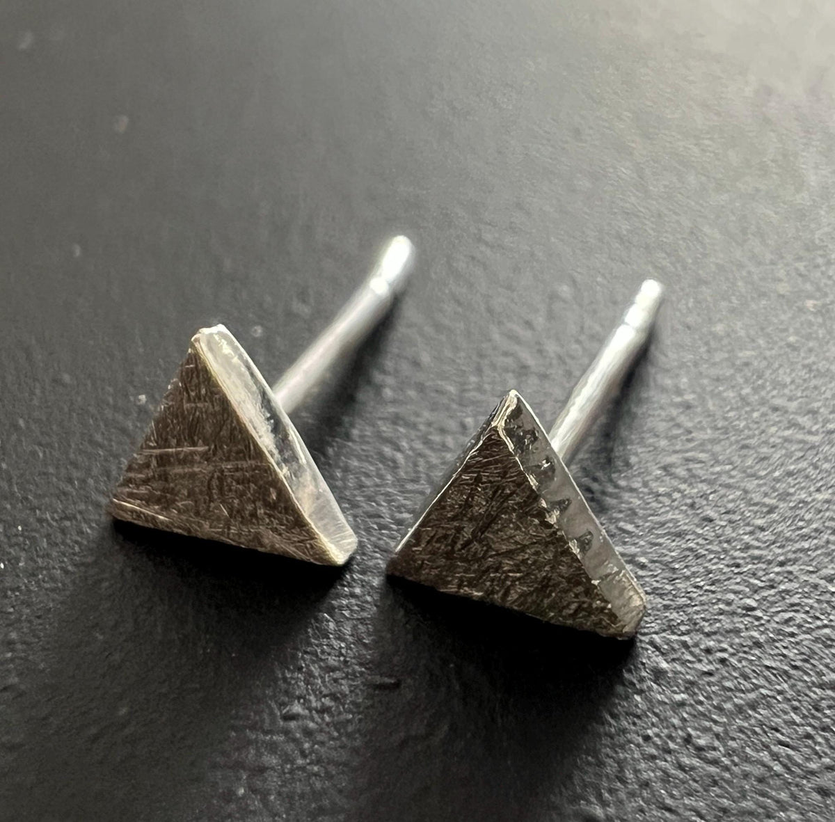 Dreieck Ohrstecker 925-Silber, gebürstet, 5 mm | T75