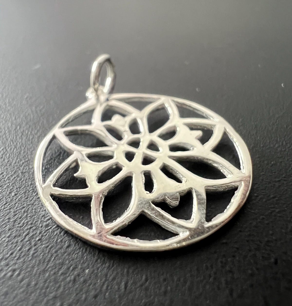 Mandala Anhänger 925-Silber, Blumenornament, 19 mm | T89