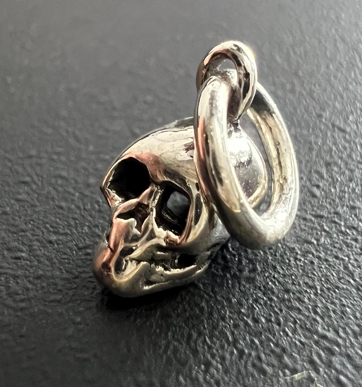 Totenkopf Anhänger 925-Silber, 5 × 8 mm | T106