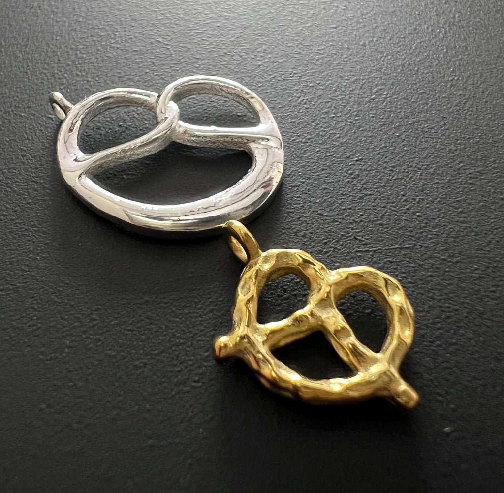 Pretzel charm 925 silver or gold-plated, 2 versions