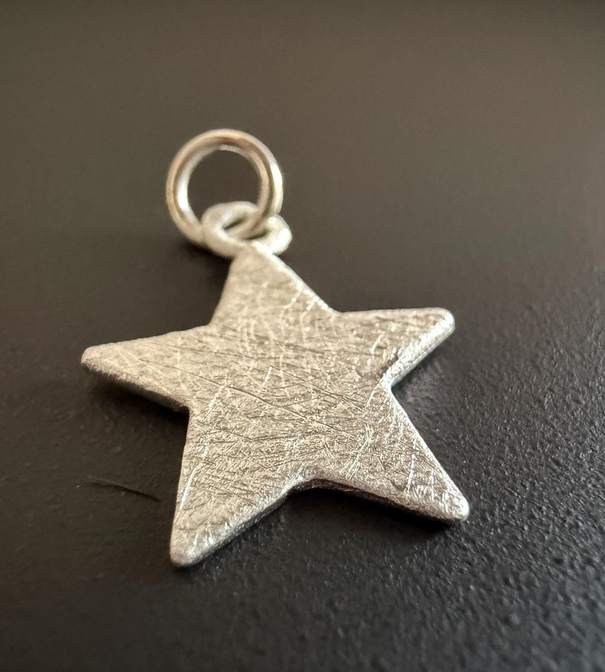 Stern Anhänger 925-Silber oder vergoldet, gebürstet, 14 × 17,5 mm