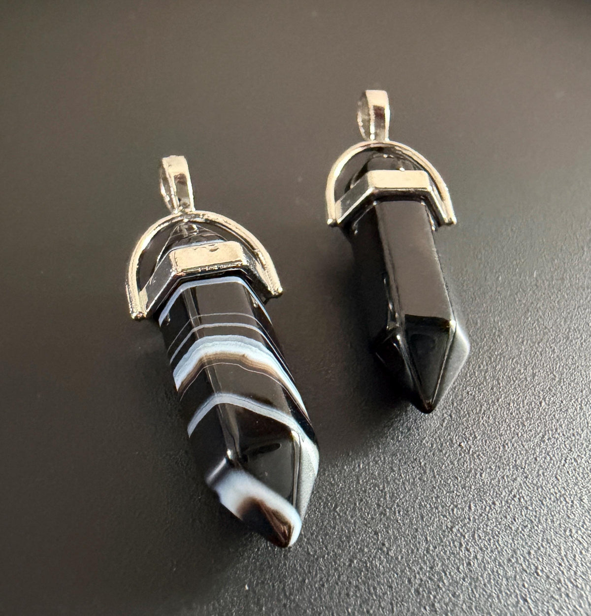 Onyx / Sardonyx Anhänger, Stift / Energiespitze | ST4