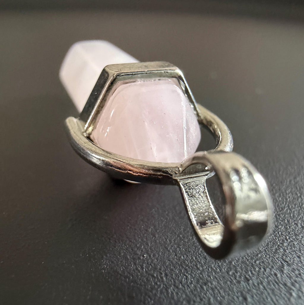 Rosenquarz Energiespitze Anhänger, 41 mm | ST1