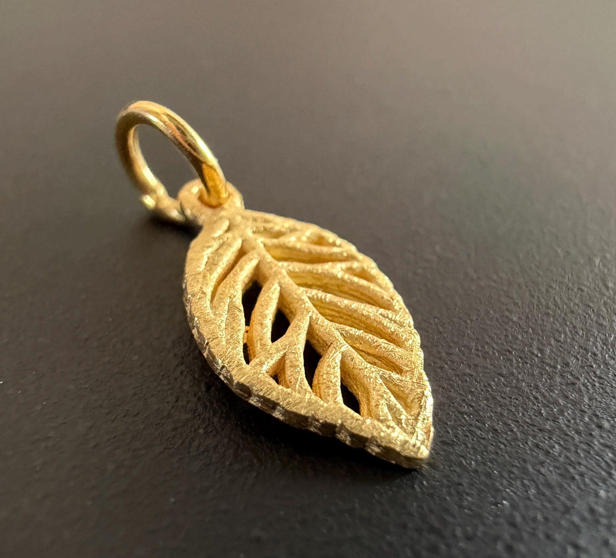 Blatt Anhänger, 925-Silber, vergoldet | U6