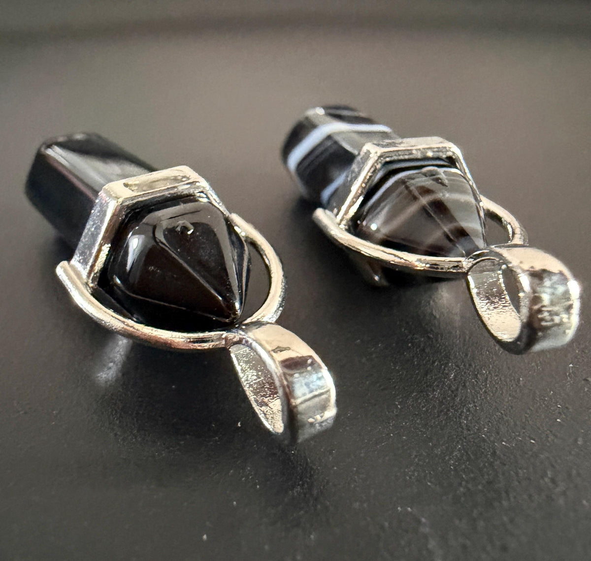 Onyx / Sardonyx Anhänger, Stift / Energiespitze | ST4