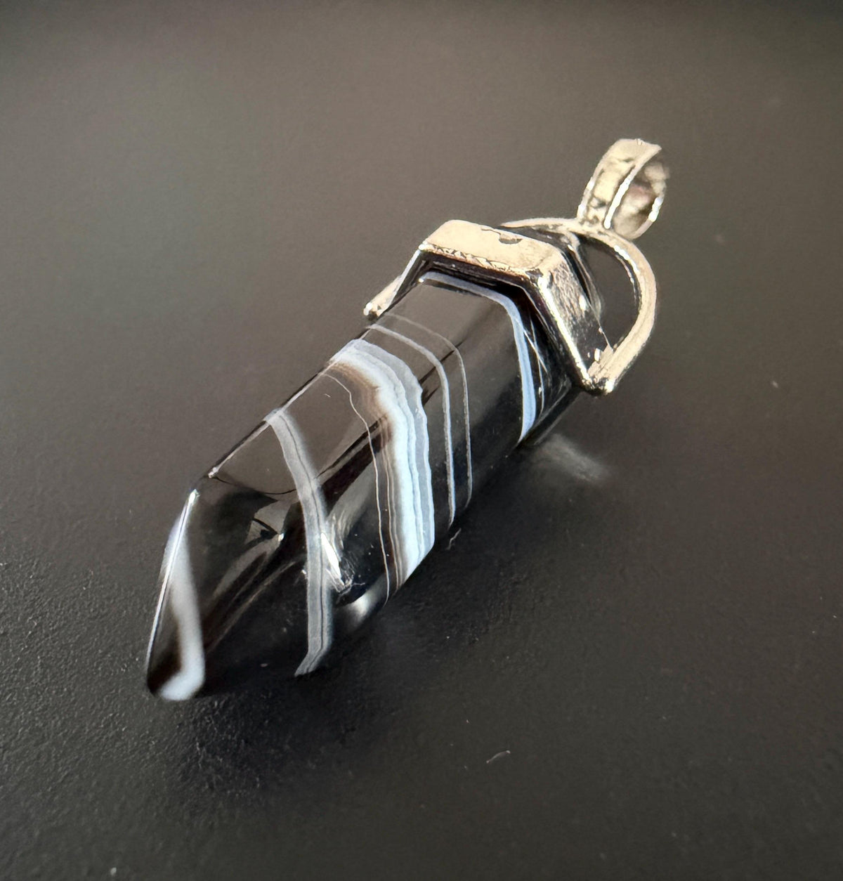 Onyx / Sardonyx Anhänger, Stift / Energiespitze | ST4