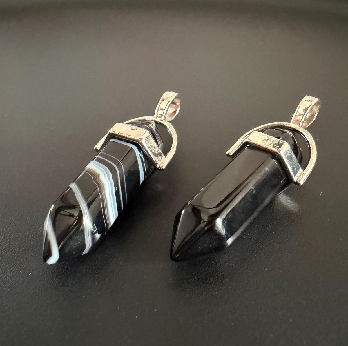 Onyx / Sardonyx Anhänger, Stift / Energiespitze | ST4