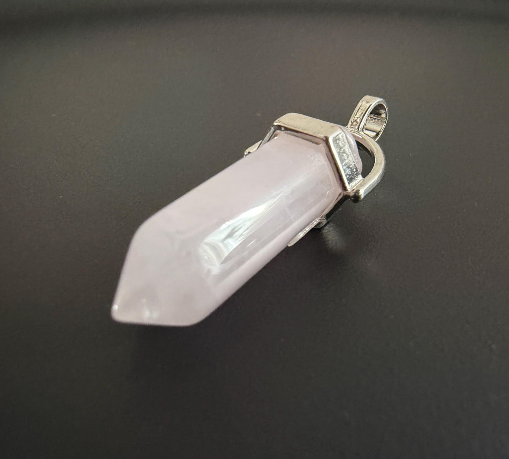 Rosenquarz Energiespitze Anhänger, 41 mm | ST1