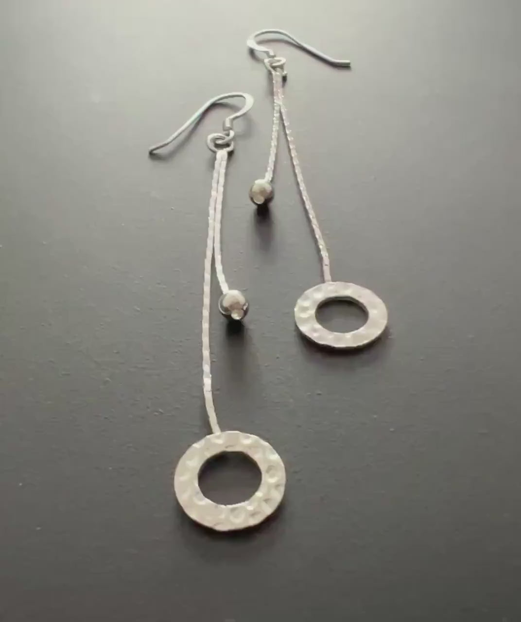 Hängeohrringe 925-Silber, mehrreihig, Kugel & Ring, 65 mm | T87