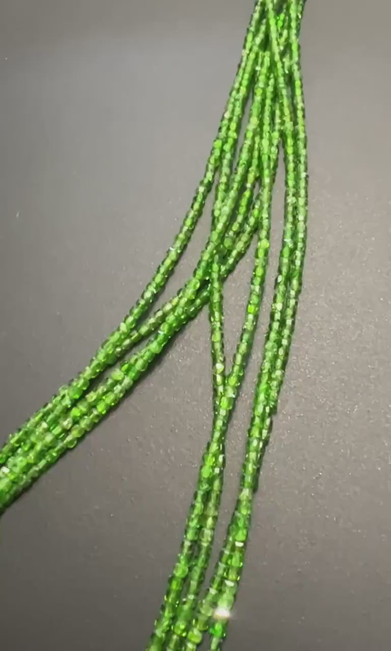 Natur Chromdiopsid Würfel Strang, grün, facettiert, 2,5 mm | S54