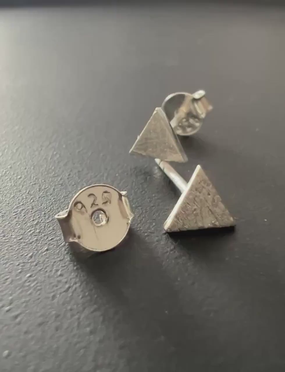 Dreieck Ohrstecker 925-Silber, gebürstet, 5 mm | T75